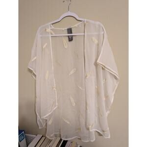 Vince Camuto Sheet Kimono With Gold Foil Feather Print